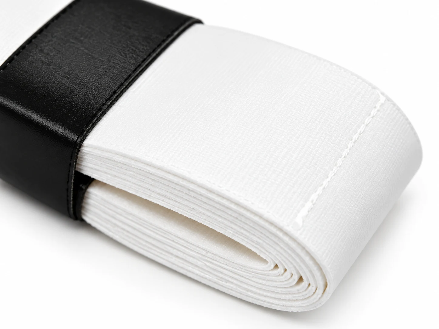 Close-up of the OG-C01 white soft feel overgrip surface and roll edge