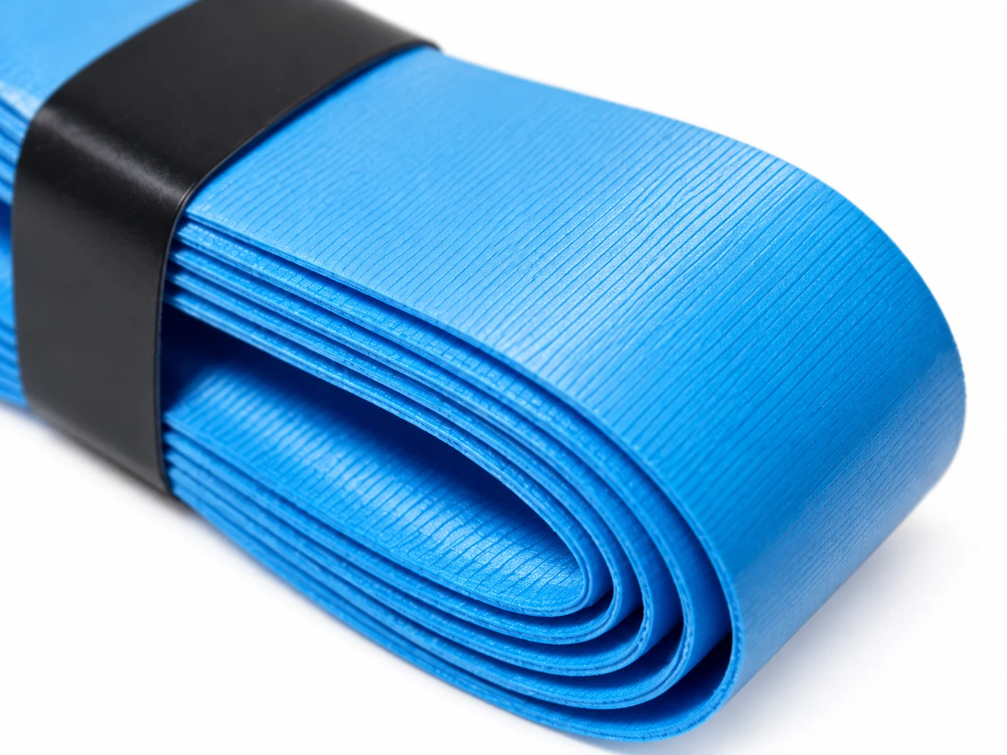Primer plano de la superficie y el borde del rollo de grip de recambio suave azul de secado rápido RG-S03